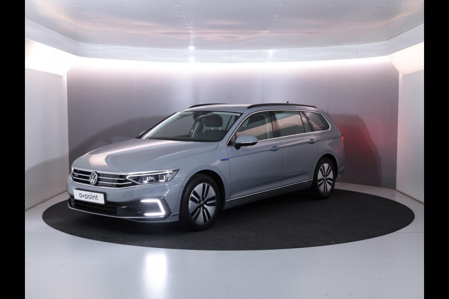 Volkswagen Passat Variant 1.4 TSI PHEV GTE Business 218 pk Automaat (DSG) | Navigatie | Panoramadak | Parkeersensoren (Park assist) | Matrix LED koplampen | Stoelverwarming |