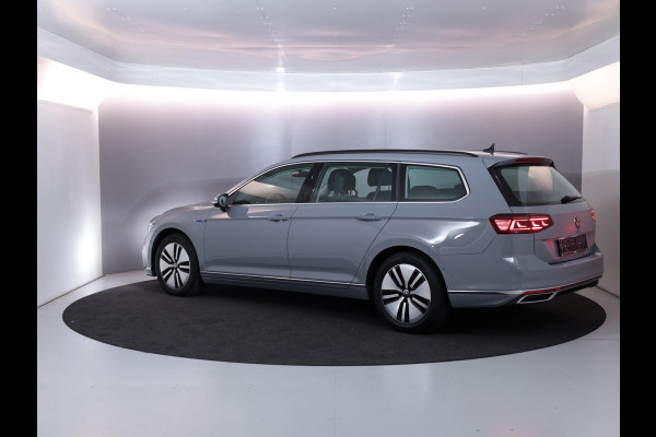 Volkswagen Passat Variant 1.4 TSI PHEV GTE Business 218 pk Automaat (DSG) | Navigatie | Panoramadak | Parkeersensoren (Park assist) | Matrix LED koplampen | Stoelverwarming |