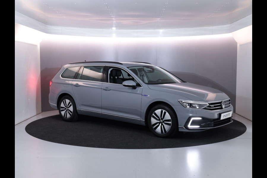 Volkswagen Passat Variant 1.4 TSI PHEV GTE Business 218 pk Automaat (DSG) | Navigatie | Panoramadak | Parkeersensoren (Park assist) | Matrix LED koplampen | Stoelverwarming |