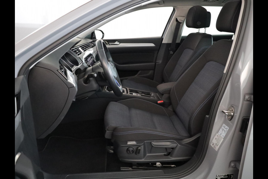 Volkswagen Passat Variant 1.4 TSI PHEV GTE Business 218 pk Automaat (DSG) | Navigatie | Panoramadak | Parkeersensoren (Park assist) | Matrix LED koplampen | Stoelverwarming |