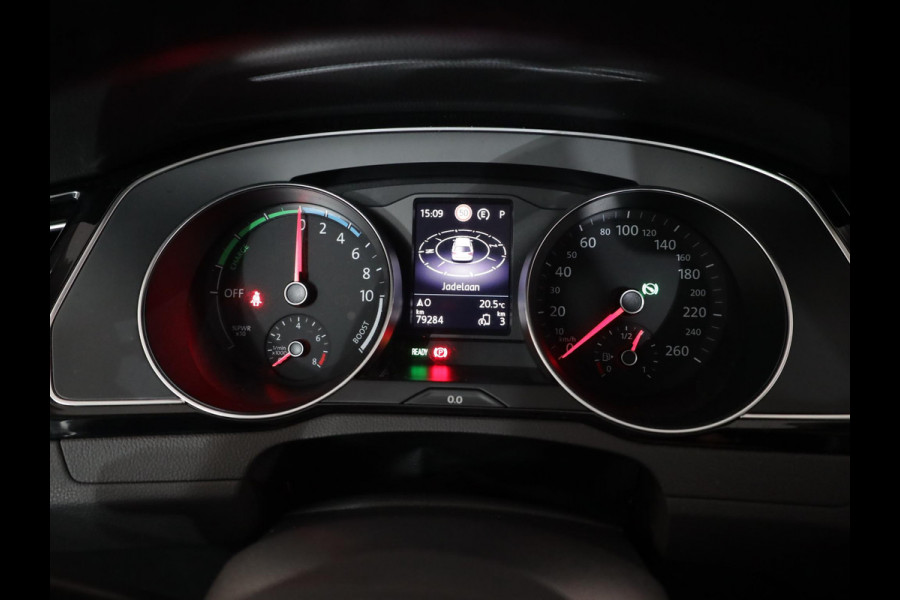 Volkswagen Passat Variant 1.4 TSI PHEV GTE Business 218 pk Automaat (DSG) | Navigatie | Panoramadak | Parkeersensoren (Park assist) | Matrix LED koplampen | Stoelverwarming |