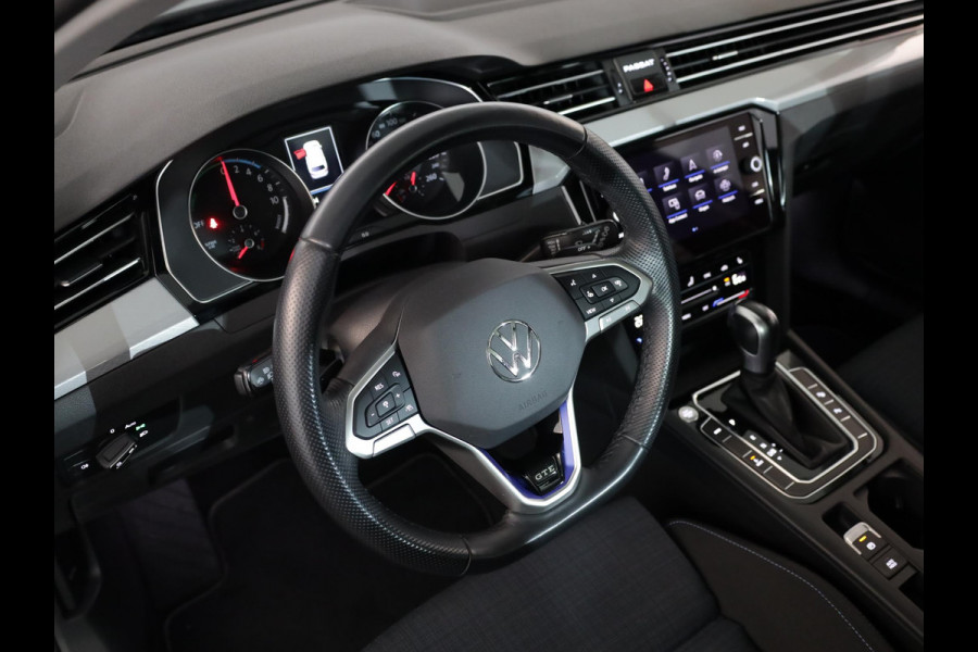 Volkswagen Passat Variant 1.4 TSI PHEV GTE Business 218 pk Automaat (DSG) | Navigatie | Panoramadak | Parkeersensoren (Park assist) | Matrix LED koplampen | Stoelverwarming |