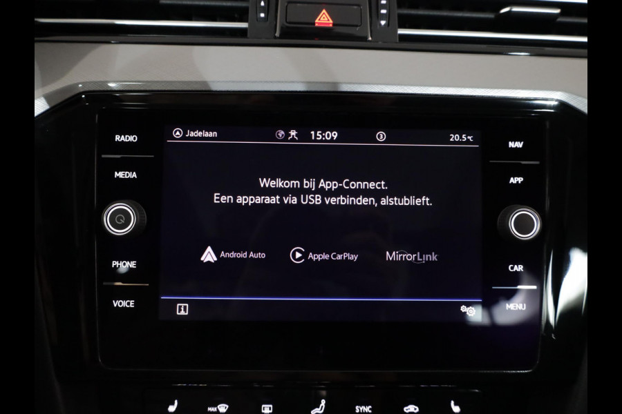 Volkswagen Passat Variant 1.4 TSI PHEV GTE Business 218 pk Automaat (DSG) | Navigatie | Panoramadak | Parkeersensoren (Park assist) | Matrix LED koplampen | Stoelverwarming |