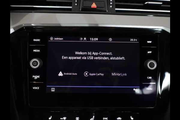 Volkswagen Passat Variant 1.4 TSI PHEV GTE Business 218 pk Automaat (DSG) | Navigatie | Panoramadak | Parkeersensoren (Park assist) | Matrix LED koplampen | Stoelverwarming |