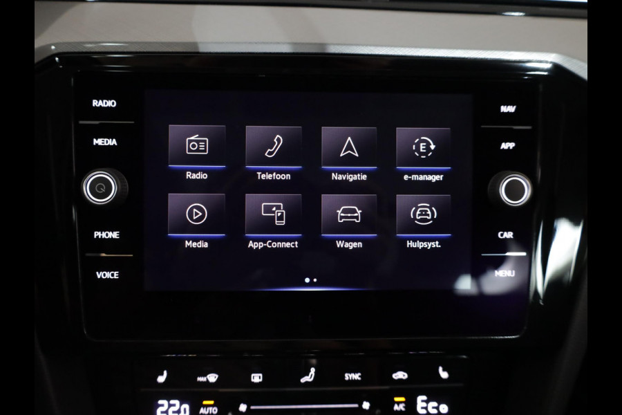 Volkswagen Passat Variant 1.4 TSI PHEV GTE Business 218 pk Automaat (DSG) | Navigatie | Panoramadak | Parkeersensoren (Park assist) | Matrix LED koplampen | Stoelverwarming |