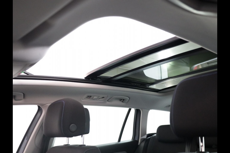 Volkswagen Passat Variant 1.4 TSI PHEV GTE Business 218 pk Automaat (DSG) | Navigatie | Panoramadak | Parkeersensoren (Park assist) | Matrix LED koplampen | Stoelverwarming |