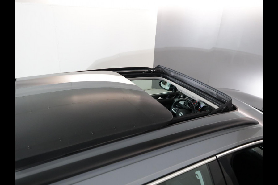Volkswagen Passat Variant 1.4 TSI PHEV GTE Business 218 pk Automaat (DSG) | Navigatie | Panoramadak | Parkeersensoren (Park assist) | Matrix LED koplampen | Stoelverwarming |
