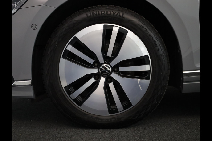 Volkswagen Passat Variant 1.4 TSI PHEV GTE Business 218 pk Automaat (DSG) | Navigatie | Panoramadak | Parkeersensoren (Park assist) | Matrix LED koplampen | Stoelverwarming |