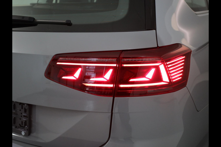Volkswagen Passat Variant 1.4 TSI PHEV GTE Business 218 pk Automaat (DSG) | Navigatie | Panoramadak | Parkeersensoren (Park assist) | Matrix LED koplampen | Stoelverwarming |