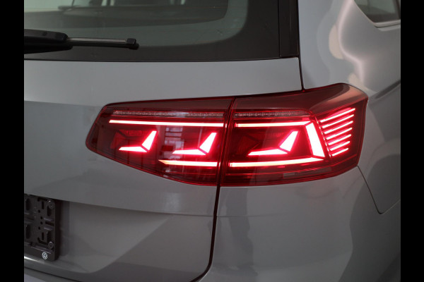 Volkswagen Passat Variant 1.4 TSI PHEV GTE Business 218 pk Automaat (DSG) | Navigatie | Panoramadak | Parkeersensoren (Park assist) | Matrix LED koplampen | Stoelverwarming |