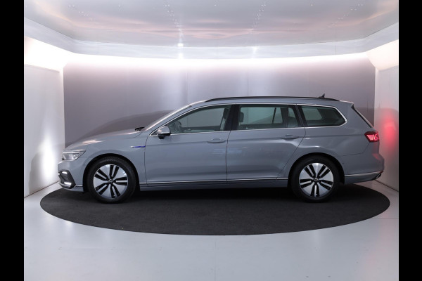 Volkswagen Passat Variant 1.4 TSI PHEV GTE Business 218 pk Automaat (DSG) | Navigatie | Panoramadak | Parkeersensoren (Park assist) | Matrix LED koplampen | Stoelverwarming |