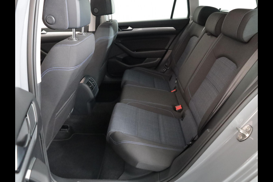 Volkswagen Passat Variant 1.4 TSI PHEV GTE Business 218 pk Automaat (DSG) | Navigatie | Panoramadak | Parkeersensoren (Park assist) | Matrix LED koplampen | Stoelverwarming |
