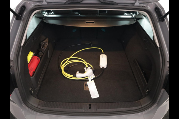 Volkswagen Passat Variant 1.4 TSI PHEV GTE Business 218 pk Automaat (DSG) | Navigatie | Panoramadak | Parkeersensoren (Park assist) | Matrix LED koplampen | Stoelverwarming |
