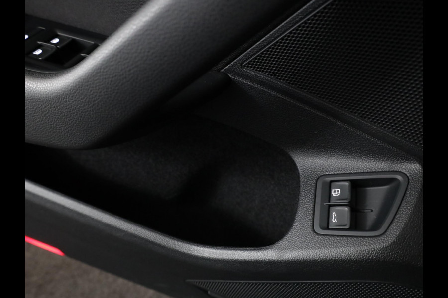 Volkswagen Passat Variant 1.4 TSI PHEV GTE Business 218 pk Automaat (DSG) | Navigatie | Panoramadak | Parkeersensoren (Park assist) | Matrix LED koplampen | Stoelverwarming |