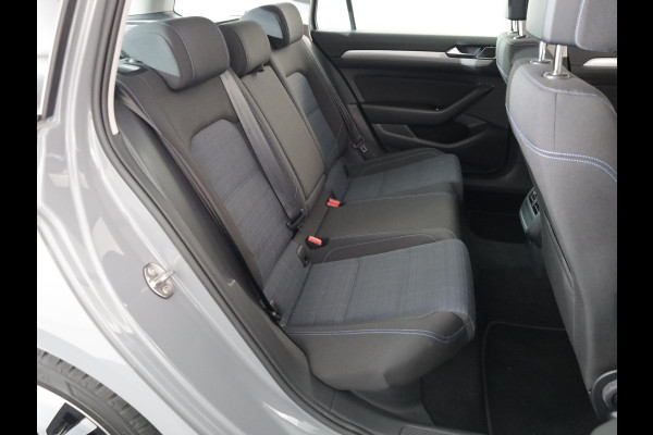 Volkswagen Passat Variant 1.4 TSI PHEV GTE Business 218 pk Automaat (DSG) | Navigatie | Panoramadak | Parkeersensoren (Park assist) | Matrix LED koplampen | Stoelverwarming |