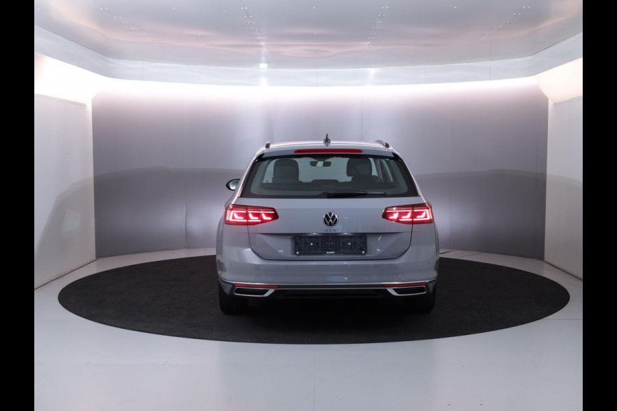 Volkswagen Passat Variant 1.4 TSI PHEV GTE Business 218 pk Automaat (DSG) | Navigatie | Panoramadak | Parkeersensoren (Park assist) | Matrix LED koplampen | Stoelverwarming |