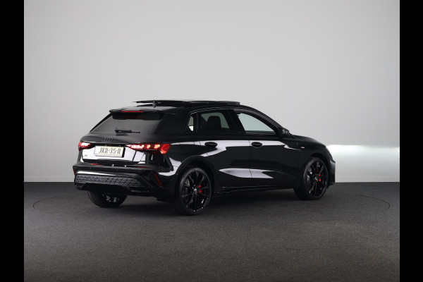 Audi A3 Sportback 45 TFSI e S edition Competition 272pk | Panoramadak | Sonos Premium Audio | 19 inch Lichtmetalen velgen | Parkeercamera