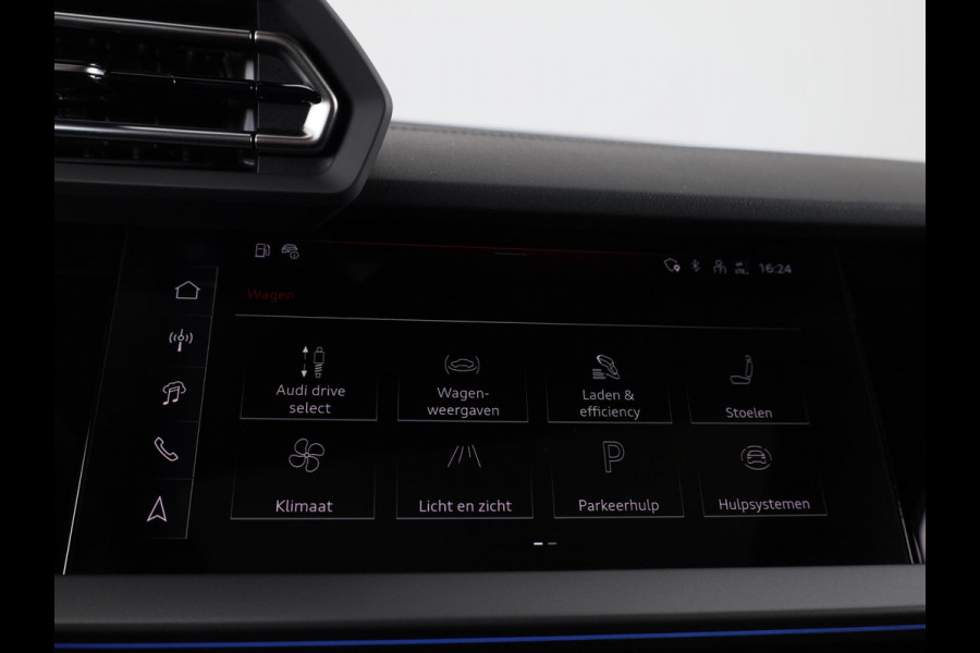 Audi A3 Sportback 45 TFSI e S edition Competition 272pk | Panoramadak | Sonos Premium Audio | 19 inch Lichtmetalen velgen | Parkeercamera