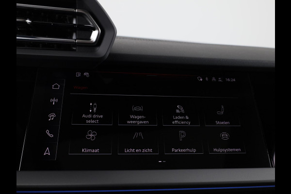 Audi A3 Sportback 45 TFSI e S edition Competition 272pk | Panoramadak | Sonos Premium Audio | 19 inch Lichtmetalen velgen | Parkeercamera