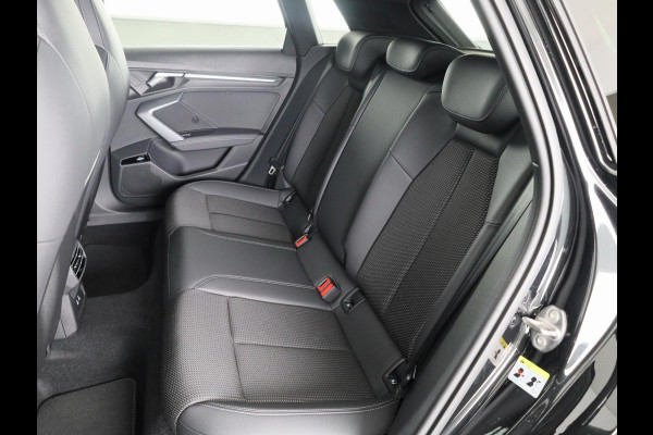 Audi A3 Sportback 45 TFSI e S edition Competition 272pk | Panoramadak | Sonos Premium Audio | 19 inch Lichtmetalen velgen | Parkeercamera