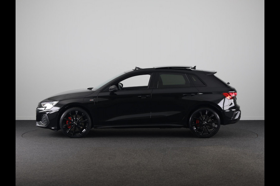 Audi A3 Sportback 45 TFSI e S edition Competition 272pk | Panoramadak | Sonos Premium Audio | 19 inch Lichtmetalen velgen | Parkeercamera