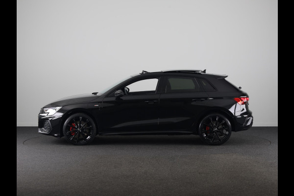 Audi A3 Sportback 45 TFSI e S edition Competition 272pk | Panoramadak | Sonos Premium Audio | 19 inch Lichtmetalen velgen | Parkeercamera