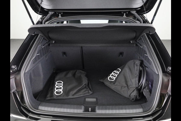 Audi A3 Sportback 45 TFSI e S edition Competition 272pk | Panoramadak | Sonos Premium Audio | 19 inch Lichtmetalen velgen | Parkeercamera