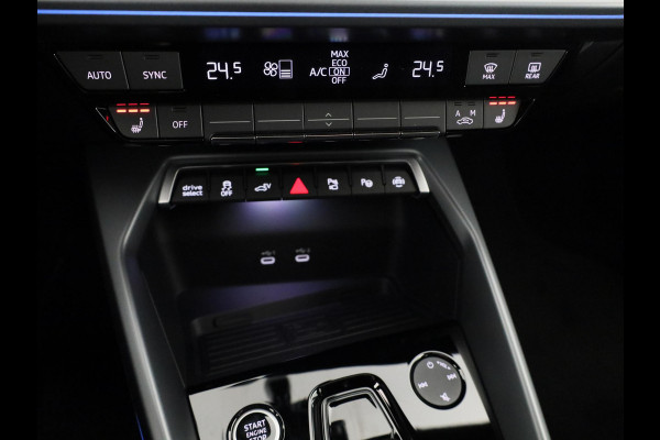 Audi A3 Sportback 45 TFSI e S edition Competition 272pk | Panoramadak | Sonos Premium Audio | 19 inch Lichtmetalen velgen | Parkeercamera