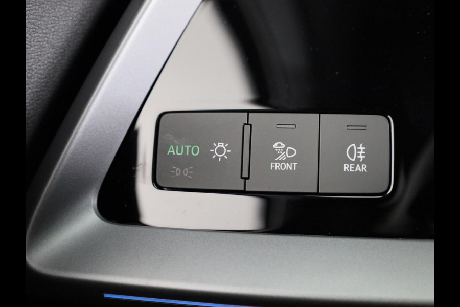 Audi A3 Sportback 45 TFSI e S edition Competition 272pk | Panoramadak | Sonos Premium Audio | 19 inch Lichtmetalen velgen | Parkeercamera