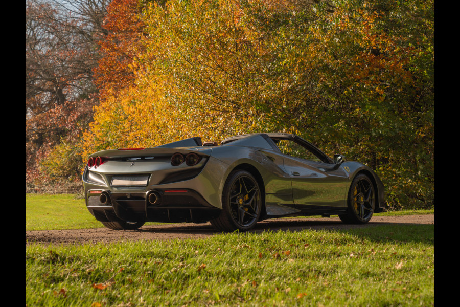 Ferrari F8 Spider 3.9 V8 HELE | Atelier Car | Grigio Coburn | Daytona Racing Seats | Lift | Pass. display