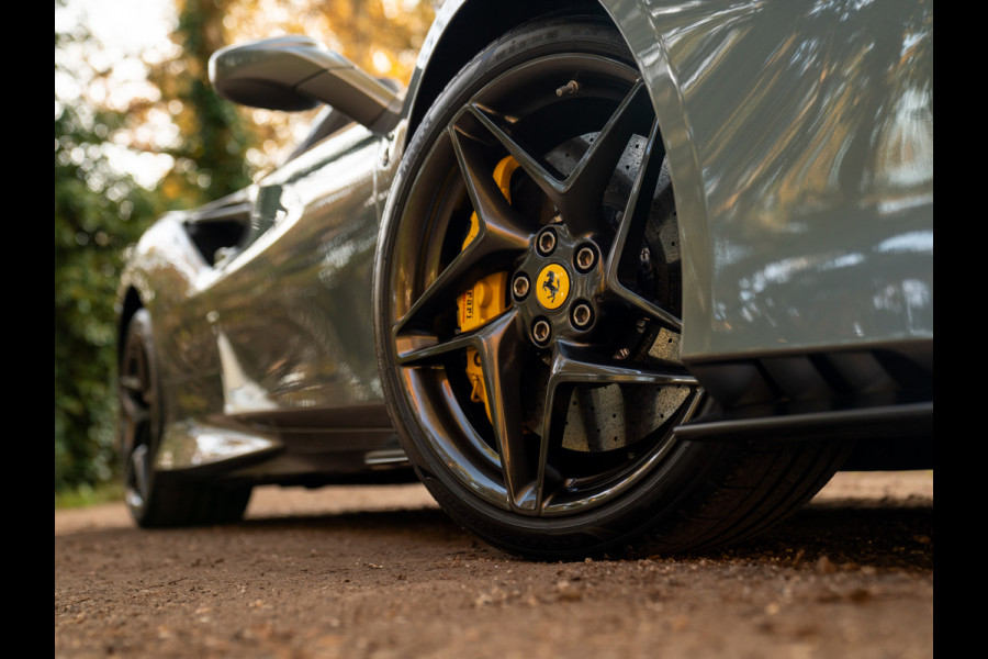 Ferrari F8 Spider 3.9 V8 HELE | Atelier Car | Grigio Coburn | Daytona Racing Seats | Lift | Pass. display