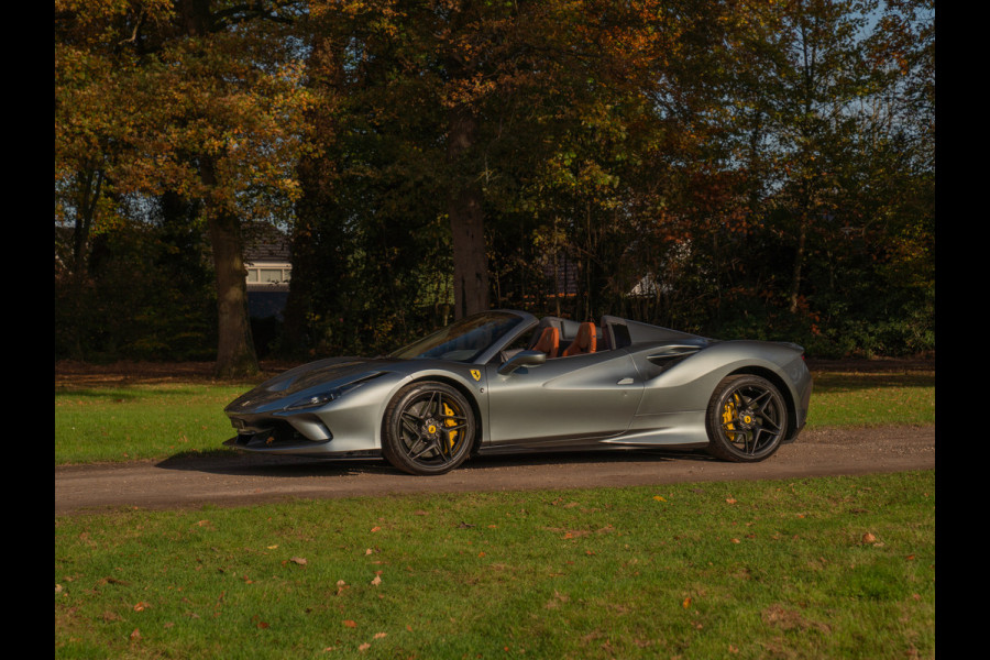 Ferrari F8 Spider 3.9 V8 HELE | Atelier Car | Grigio Coburn | Daytona Racing Seats | Lift | Pass. display