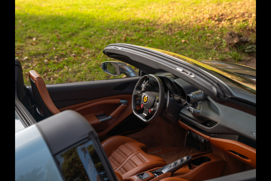 Ferrari F8 Spider 3.9 V8 HELE | Atelier Car | Grigio Coburn | Daytona Racing Seats | Lift | Pass. display