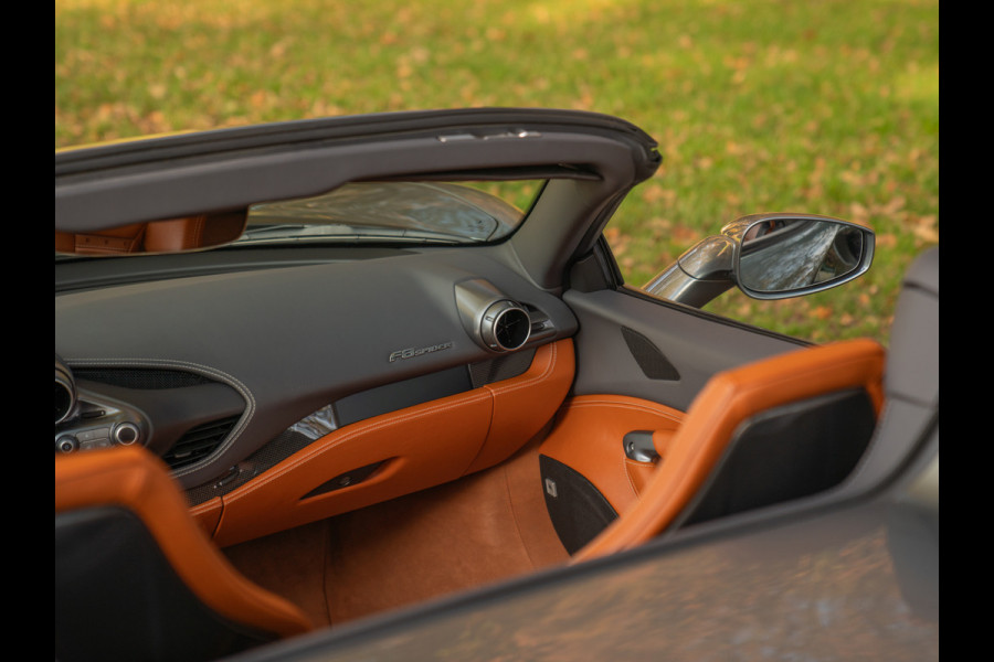 Ferrari F8 Spider 3.9 V8 HELE | Atelier Car | Grigio Coburn | Daytona Racing Seats | Lift | Pass. display