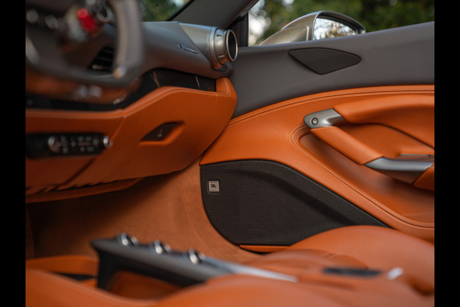 Ferrari F8 Spider 3.9 V8 HELE | Atelier Car | Grigio Coburn | Daytona Racing Seats | Lift | Pass. display