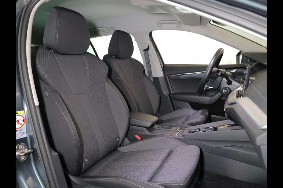 Škoda Octavia Combi 1.4 TSI iV PHEV Business Edition Plus 204pk| Navi| trekhaak| 18'LM-velgen |verwarmde stln+voorruit| SOH 94%