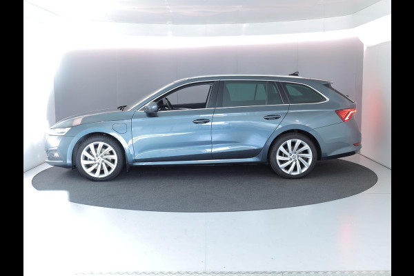 Škoda Octavia Combi 1.4 TSI iV PHEV Business Edition Plus 204pk| Navi| trekhaak| 18'LM-velgen |verwarmde stln+voorruit| SOH 94%