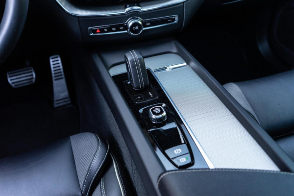Volvo XC60 2.0 B4 R-Design Pano / Camera / Memory