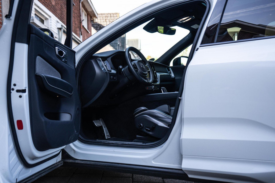 Volvo XC60 2.0 B4 R-Design Pano / Camera / Memory