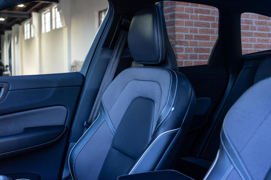 Volvo XC60 2.0 B4 R-Design Pano / Camera / Memory