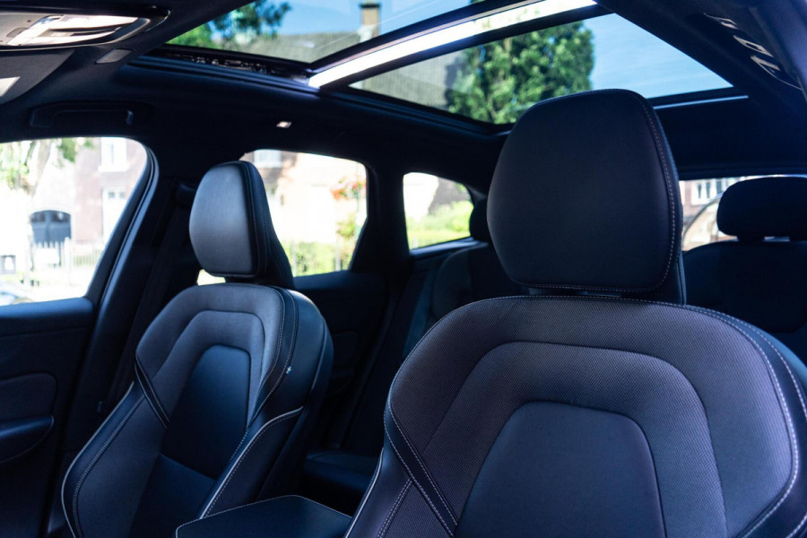 Volvo XC60 2.0 B4 R-Design Pano / Camera / Memory