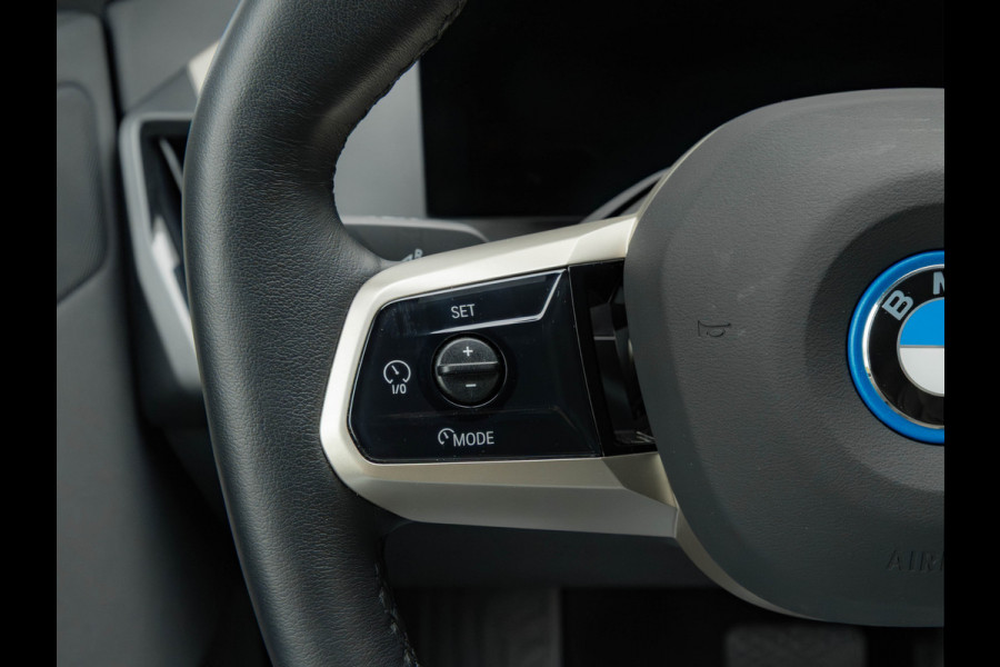 BMW iX xDrive50 - 112 kWh - Sportpakket - Driving Ass Prof - Head-up