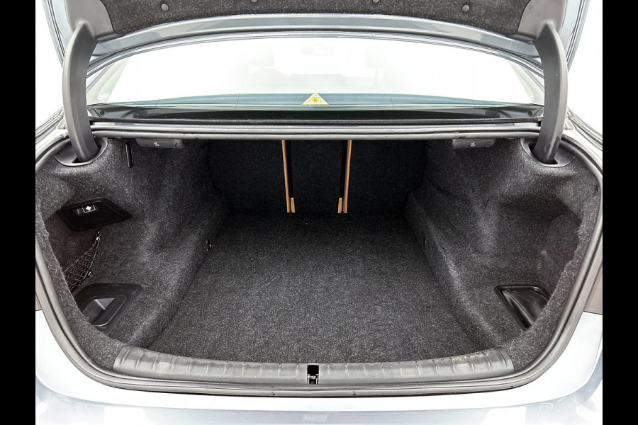 BMW 5 Serie 520d High Executive(NL-auto, Dealer OnderH, Comfort Zetels, Stuur/stoel Verwarming, 360 camera, active Cruise, Etc)