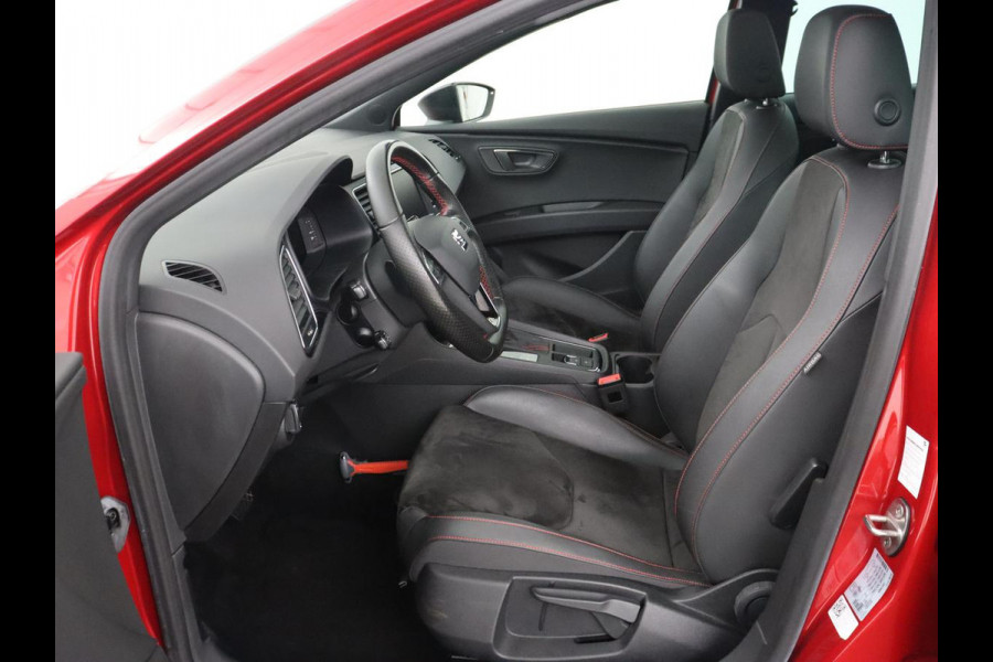 Seat Leon 1.5 TSI FR Ultimate Edition Black | 1e eigenaar | Panoramadak | Stoelverwarming | Adaptive cruise | Camera | Beats Pack | Carplay | Virtual Cockpit | Keyless | Full LED | Navigatie | Leder/Alcantara