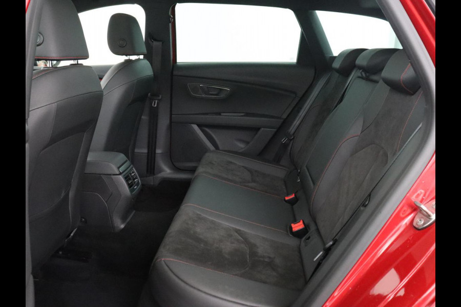 Seat Leon 1.5 TSI FR Ultimate Edition Black | 1e eigenaar | Panoramadak | Stoelverwarming | Adaptive cruise | Camera | Beats Pack | Carplay | Virtual Cockpit | Keyless | Full LED | Navigatie | Leder/Alcantara