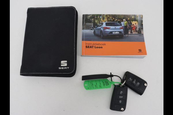 Seat Leon 1.5 TSI FR Ultimate Edition Black | 1e eigenaar | Panoramadak | Stoelverwarming | Adaptive cruise | Camera | Beats Pack | Carplay | Virtual Cockpit | Keyless | Full LED | Navigatie | Leder/Alcantara