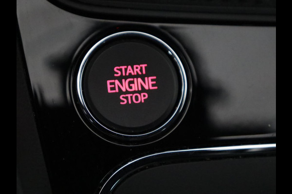 Seat Leon 1.5 TSI FR Ultimate Edition Black | 1e eigenaar | Panoramadak | Stoelverwarming | Adaptive cruise | Camera | Beats Pack | Carplay | Virtual Cockpit | Keyless | Full LED | Navigatie | Leder/Alcantara