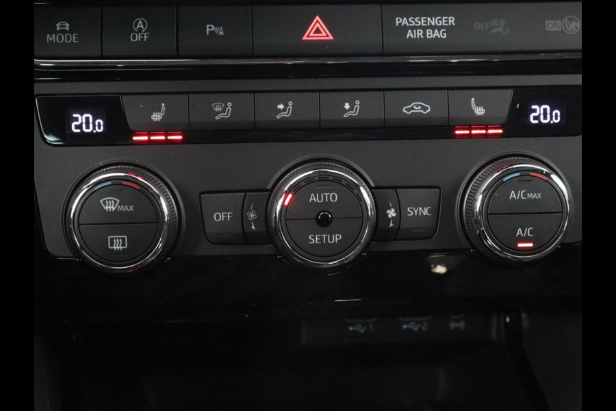 Seat Leon 1.5 TSI FR Ultimate Edition Black | 1e eigenaar | Panoramadak | Stoelverwarming | Adaptive cruise | Camera | Beats Pack | Carplay | Virtual Cockpit | Keyless | Full LED | Navigatie | Leder/Alcantara