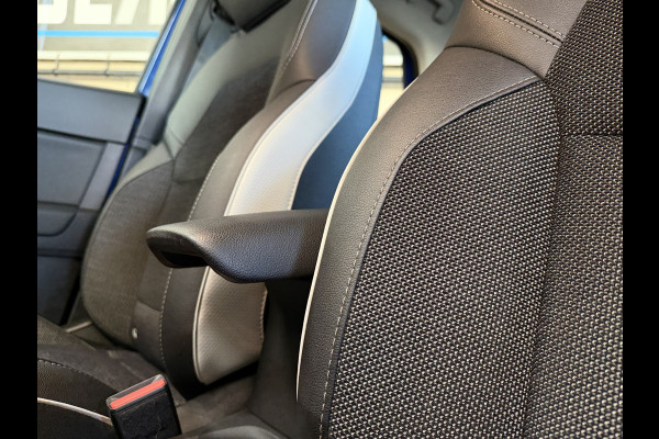 Renault Captur 1.3 TCe AUT 130 Intens | Groot Navi | Carplay | 17" | Stoelverwarming | Camera | PDC V+A | Keyless | 100% Renault onderhouden!