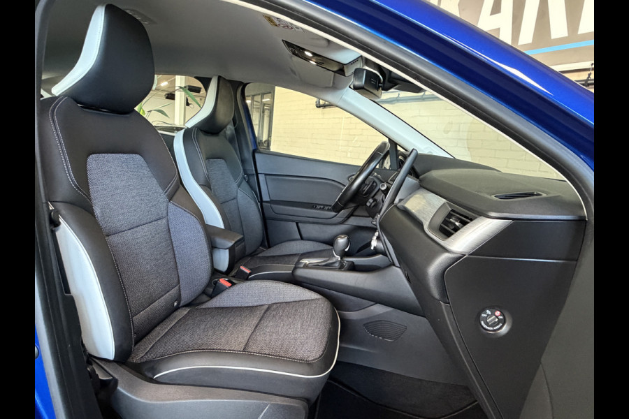 Renault Captur 1.3 TCe AUT 130 Intens | Groot Navi | Carplay | 17" | Stoelverwarming | Camera | PDC V+A | Keyless | 100% Renault onderhouden!